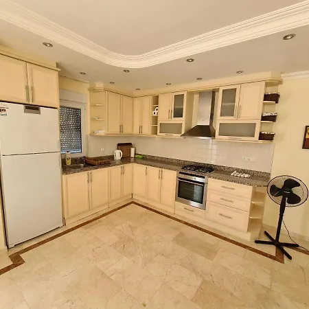 Apartment Lovely 2-bedroom With Pool, Oba District